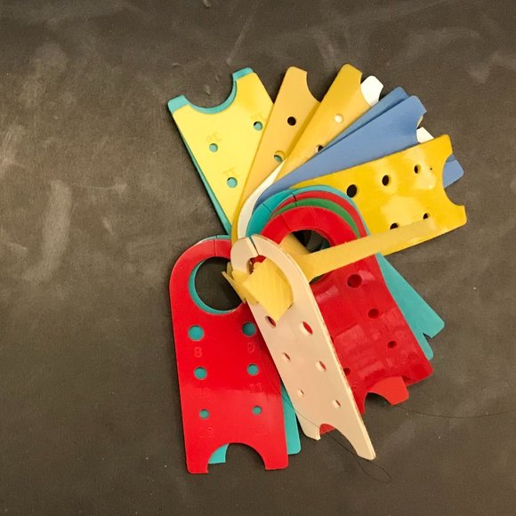 Knitting items (needles, bobbins, gauge, yarn holders) - Picture 13 of 14